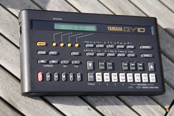 Yamaha QY-10